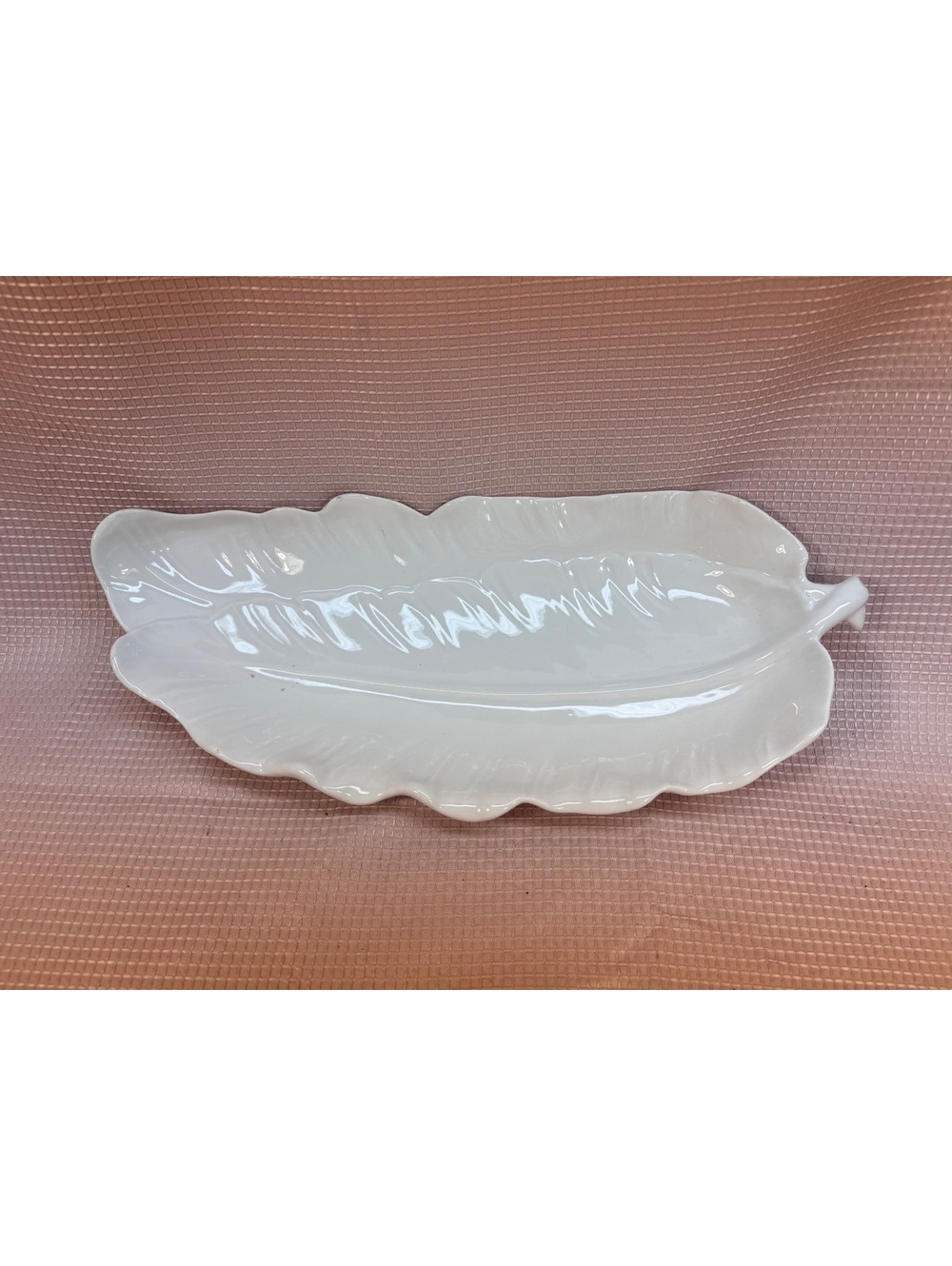 273 - California USA pottery 360 Banana Leaf platter / dish White ceramic
